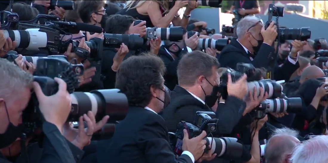 Venezia 79: bagno di folla per Harry Styles, lunghe standing ovation nelle sale