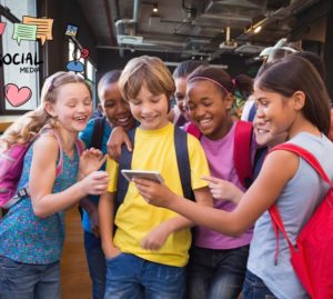  Social per i bambini: Instagram temporeggia. Crepet: "meglio di no"