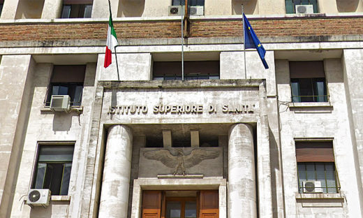 Covid: casi in aumento, 4 regioni con ricoveri oltre la soglia di allerta
