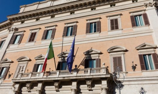 Scontri durante la manifestazione contro il green pass a Roma: è allerta