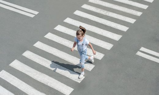 Strada, nuovo codice: più tutela per i pedoni sulle strisce