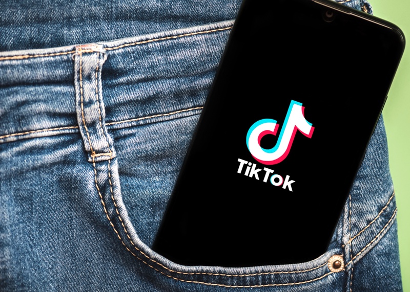 TikTok solo un'ora al giorno per i minorenni