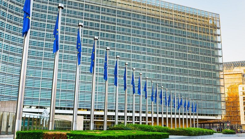 Bollette, la mossa di Bruxelles: meno tasse su luce e gas