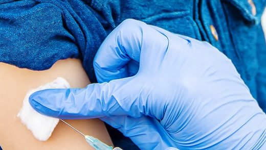 Vaccini: influenza e Covid quest'autunno si fanno insieme