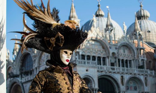 Carnevale di Venezia. L'Arsenale teatro a cielo aperto tra acqua e fuoco