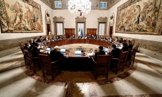 Un miliardo per aiutare le famiglie a fronteggiare i rincari di luce e gas.