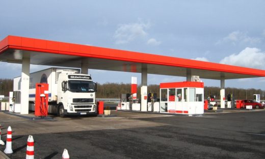 Caro-carburanti: esposti in procura per truffa, molti tir fermi