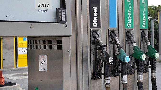 Benzina e diesel alle stelle. La folle corsa dei prezzi