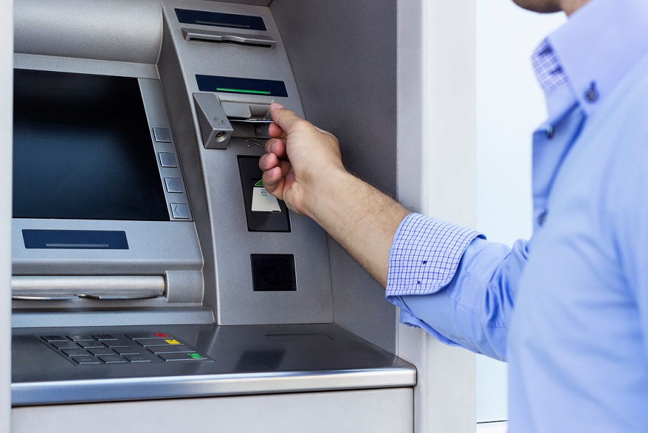Bancomat e carte di credito bloccate in Italia: un attacco hacker?