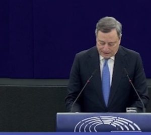 Guerra Russia-Ucraina: Draghi al Parlamento europeo, Macron al telefono con Putin