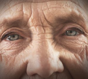 Italia sempre più vecchia e sola: un anziano su tre ha bisogno di aiuto