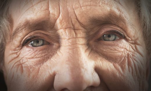 Italia sempre più vecchia e sola: un anziano su tre ha bisogno di aiuto