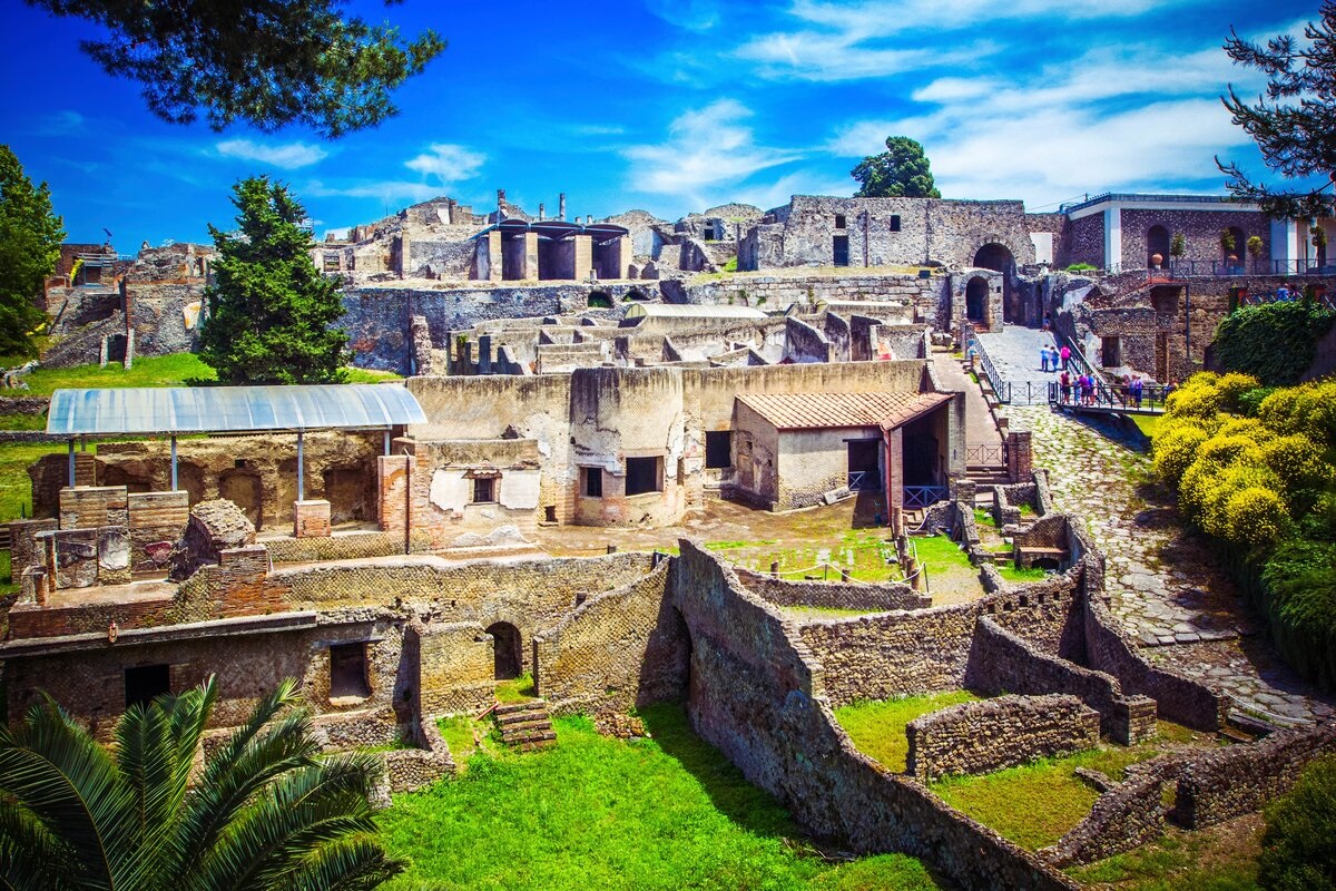 Nuove scoperte a Pompei: ritrovati tre scheletri e due case