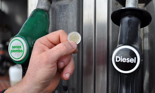 Carburanti: ancora un mese di taglio delle accise