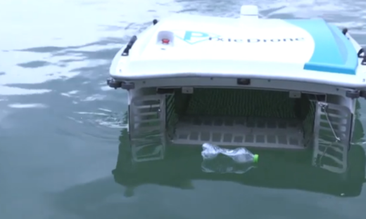 Il drone di Capitan Findus raccoglie i rifiuti nella Laguna di Venezia