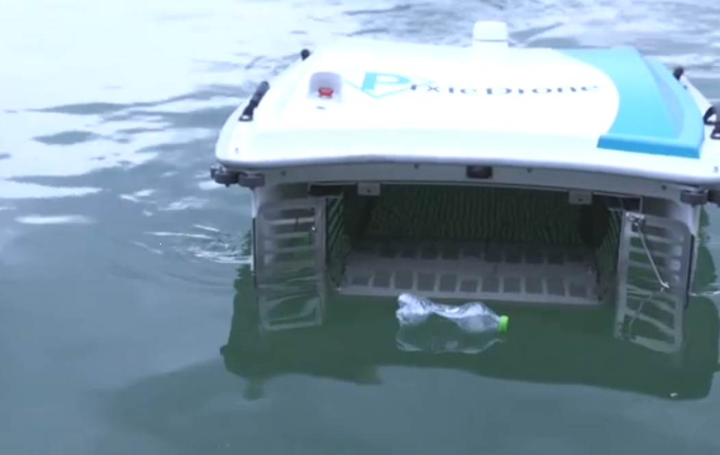 Il drone di Capitan Findus raccoglie i rifiuti nella Laguna di Venezia