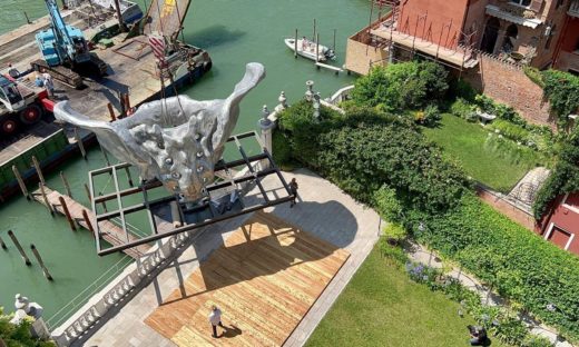 Nuova opera di Lorenzo Quinn a Venezia