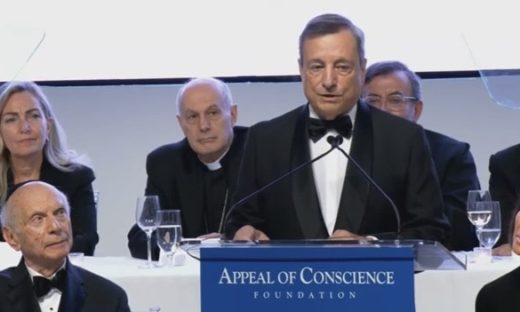Draghi, statista dell'anno: “Il mondo ha bisogno di coraggio”