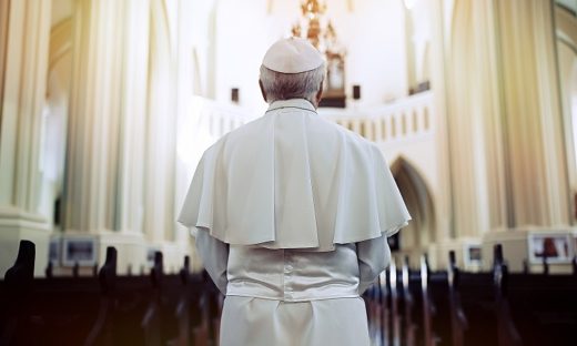 Papa Ratzinger lucido ma afono. Aggravate le sue condizioni