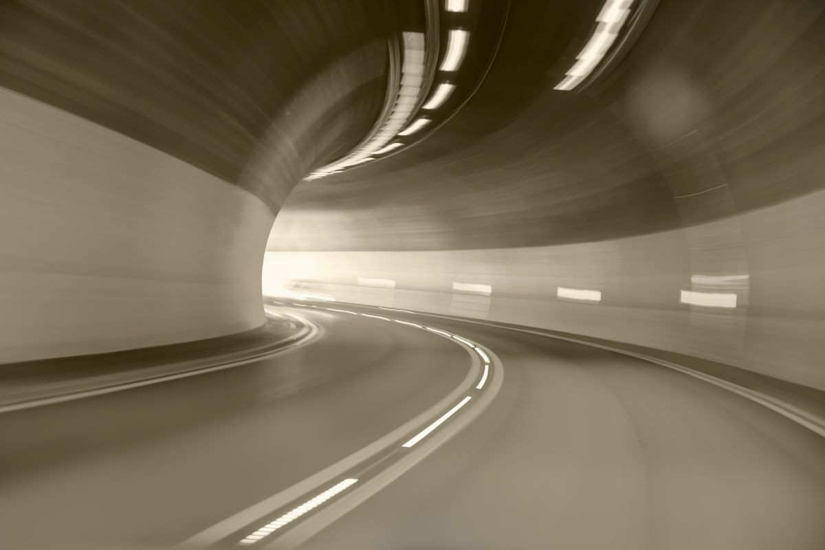 Autostrade: arrivano le luci a led “intelligenti” in 450 gallerie