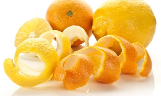 Bucce di arancia, limone e pompelmo per riciclare le batterie
