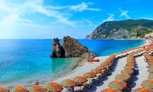 Le spiagge sventolano bandiera Blu