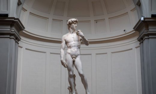 David fa ancora scandalo nel mondo