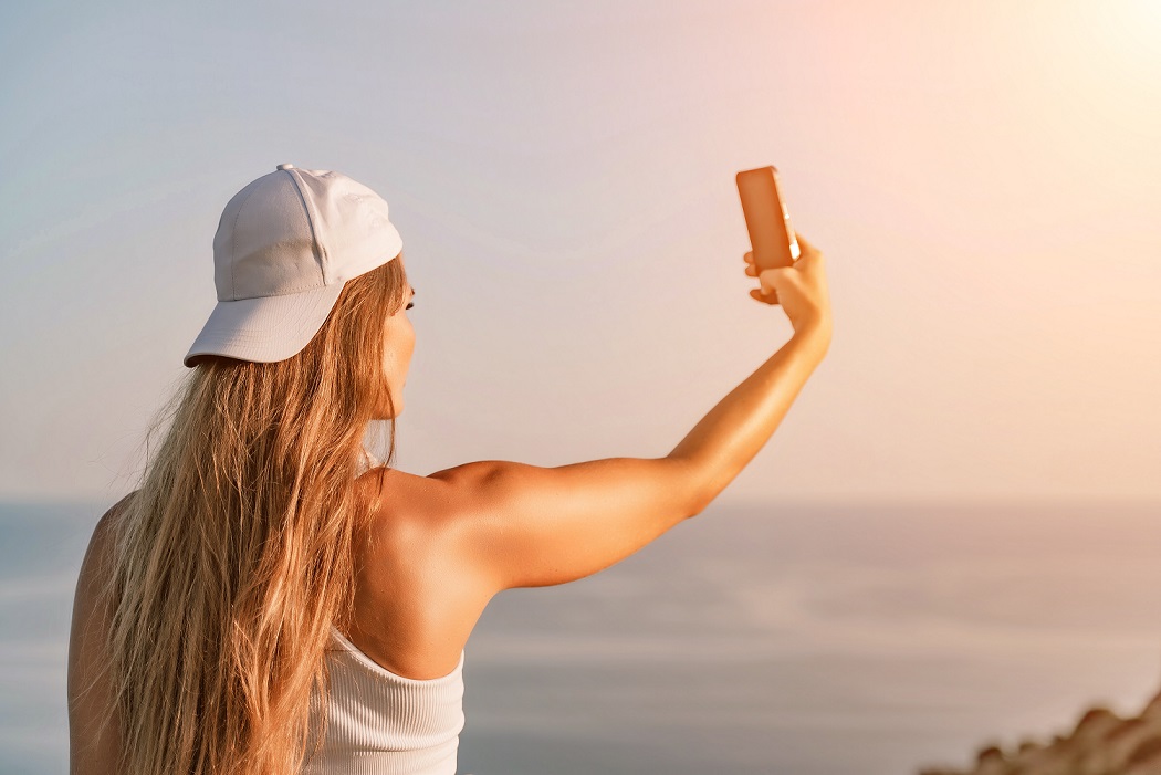 Sole e smartphone: il pericolo dei selfie