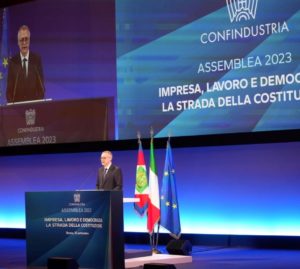 Confindustria si riunisce per l'assemblea annuale. La prima volta di Mattarella