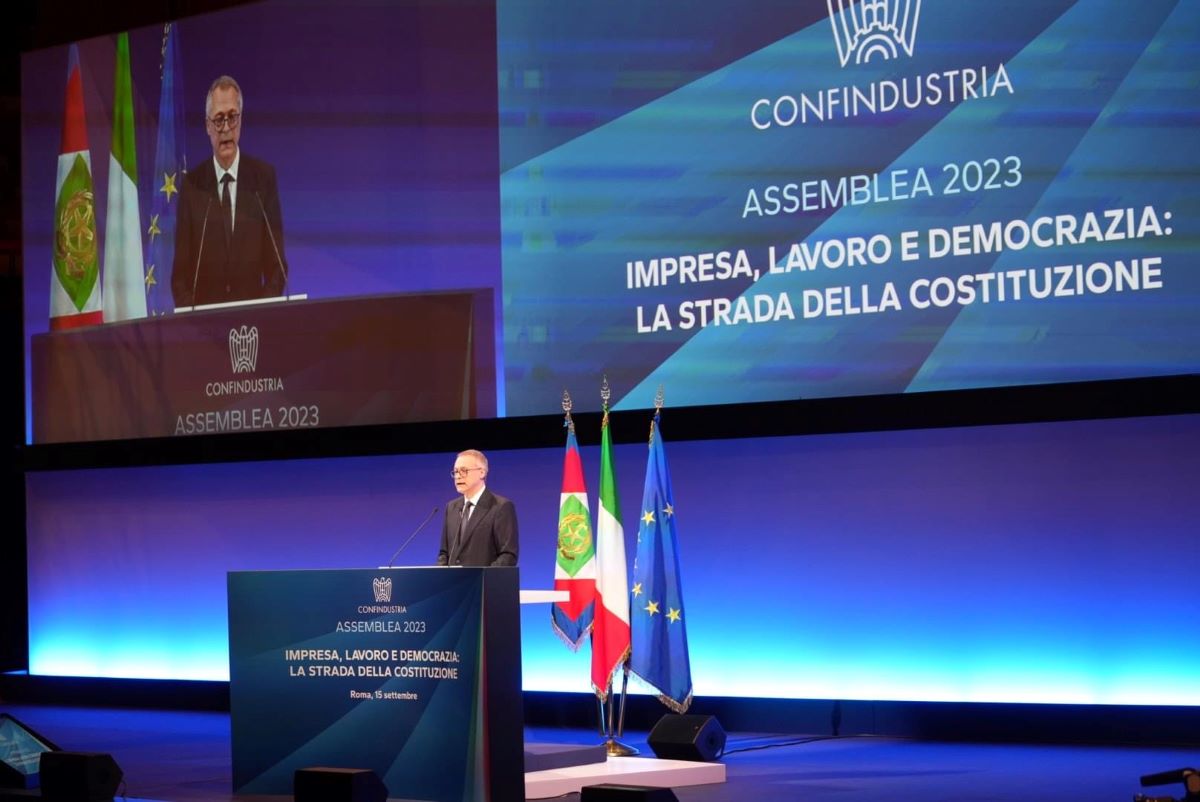 Confindustria si riunisce per l'assemblea annuale. La prima volta di Mattarella