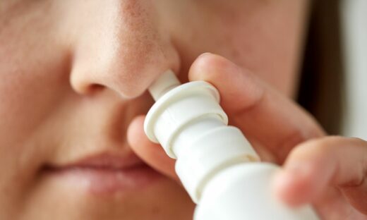 Covid e influenza: uno spray nasale potrebbe difenderci