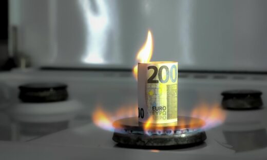 Energia e gas: prezzi in calo ma bollette più care