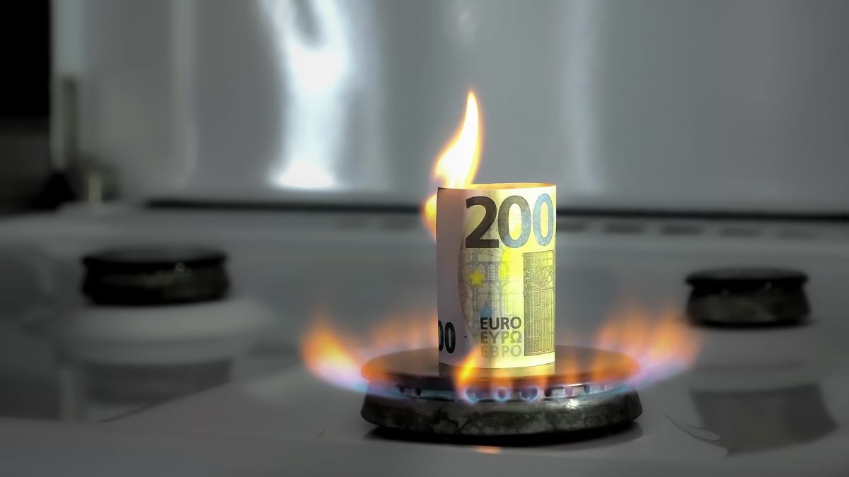 Energia e gas: prezzi in calo ma bollette più care