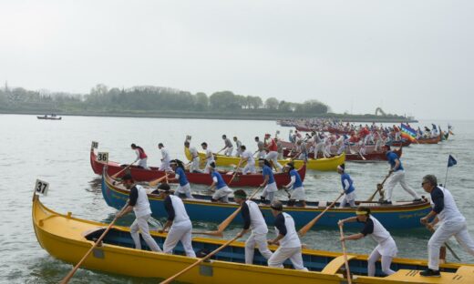 A Venezia la Regata di 50 Caorline per la Pace