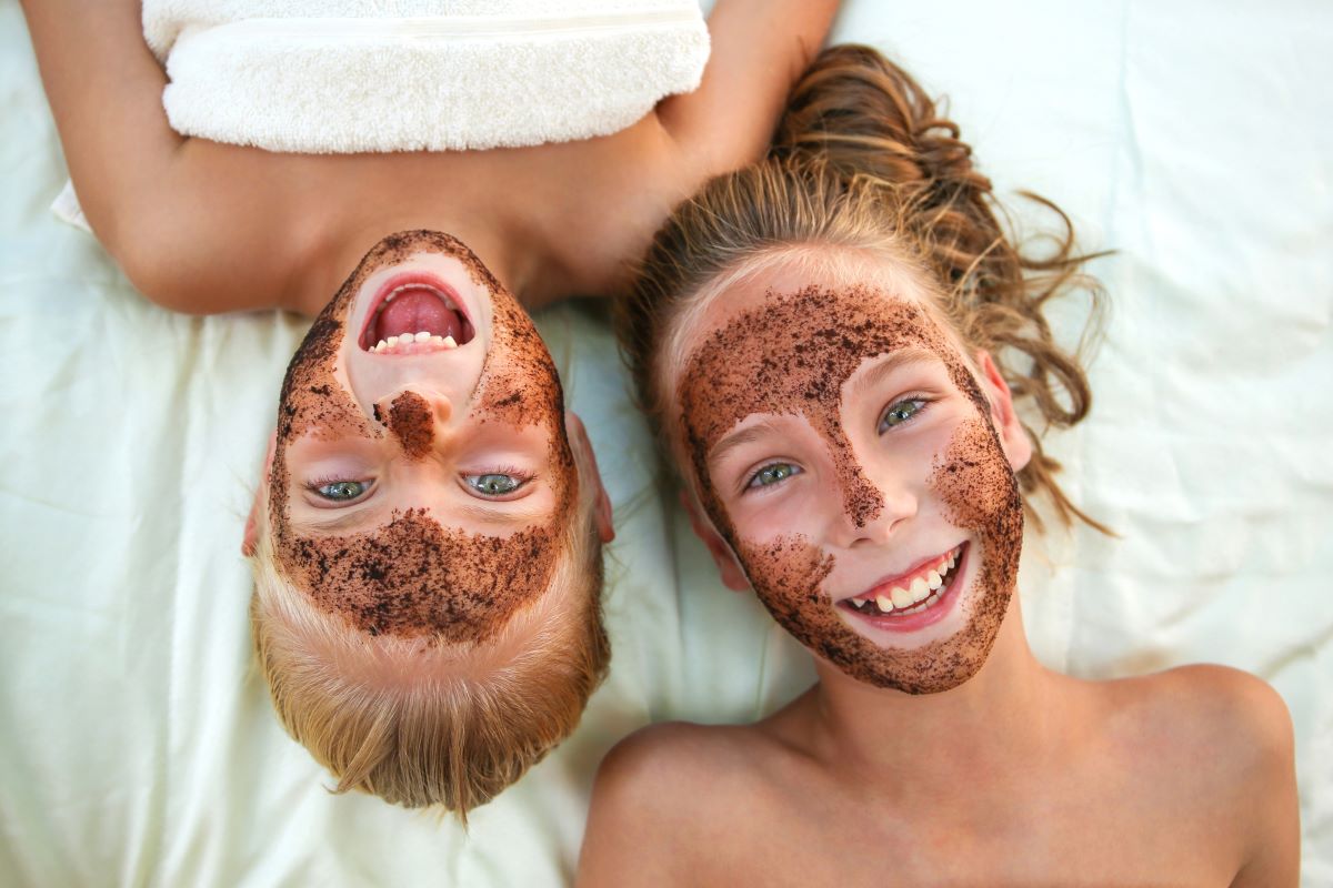 Skincare e trucchi: la Generazione Alpha a rischio cosmeticoressia