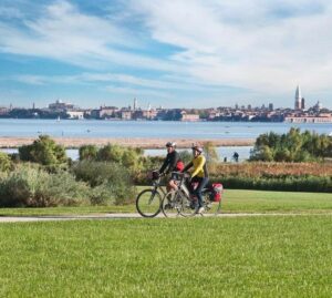 Venezia: San Giuliano si apre alla Laguna con una spiaggia urbana