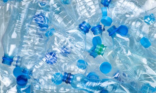 Le case? In Nigeria si costruiscono con le bottiglie di plastica