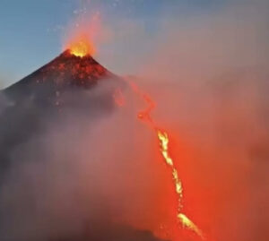L’Etna si trasforma. E diventa più alto