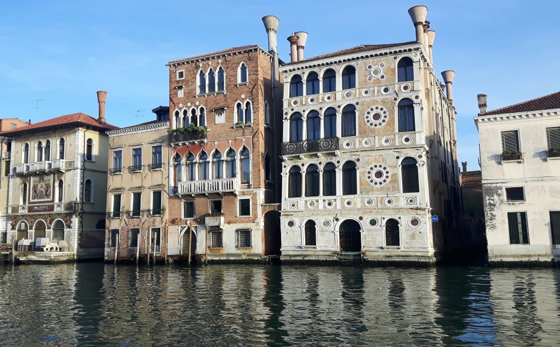 Ca’ Dario è in vendita: il palazzo maledetto di Venezia torna sul mercato. Con i suoi miti e le sue leggende