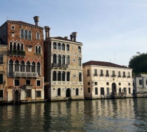 Ca' Dario venduta? L'annuncio sparisce, ma arriva la smentita