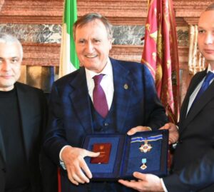 Zelensky conferisce a Brugnaro l’Ordine del Principe Yaroslav il Saggio