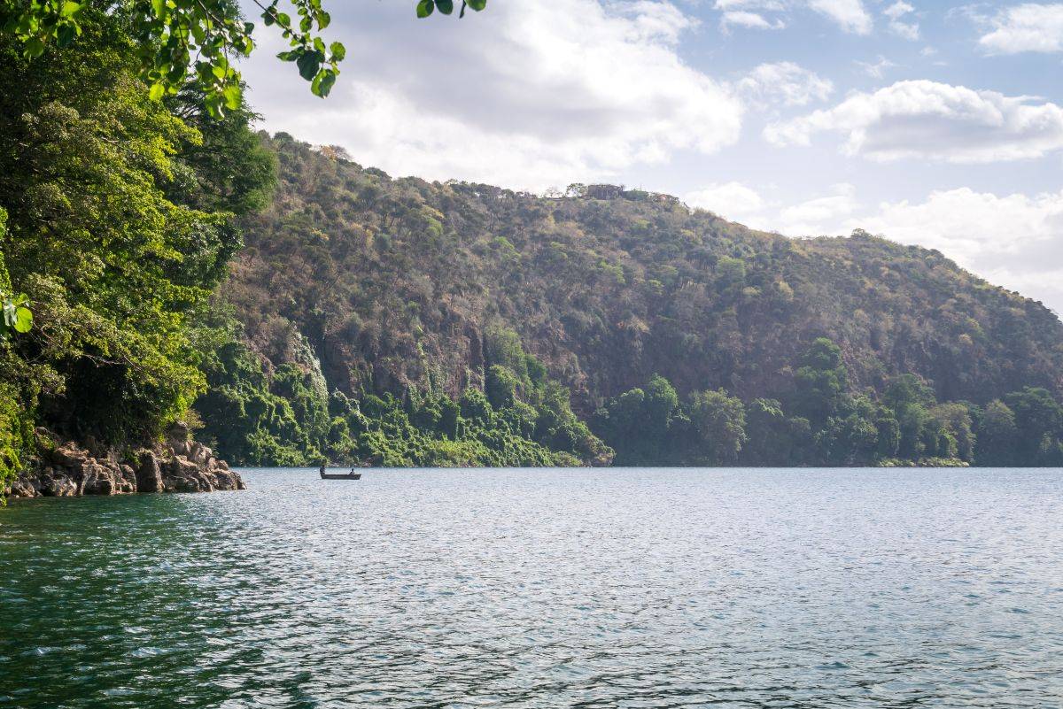 lago chala
