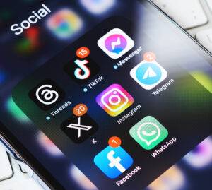 Minori e social: anche l’Italia prova a darsi delle regole