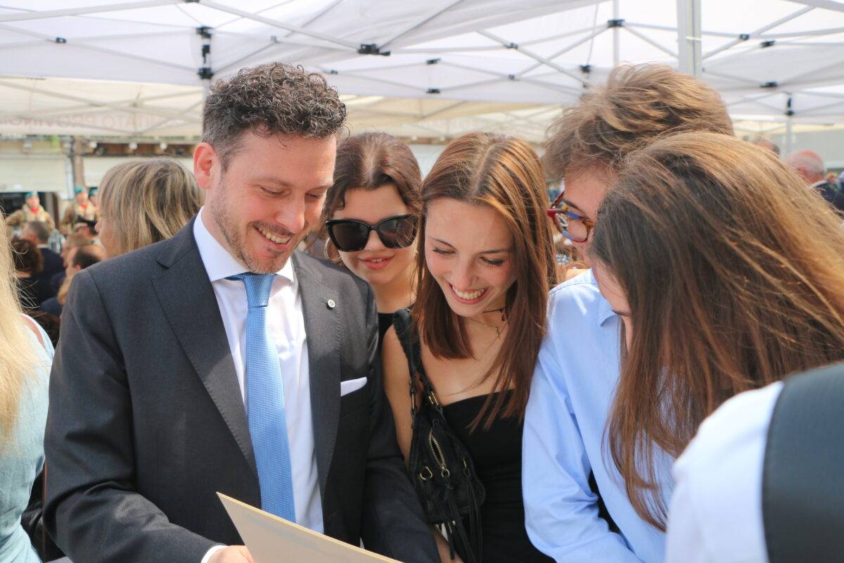 Un prof veneto Cavaliere della Repubblica: l’omaggio degli studenti di Padova
