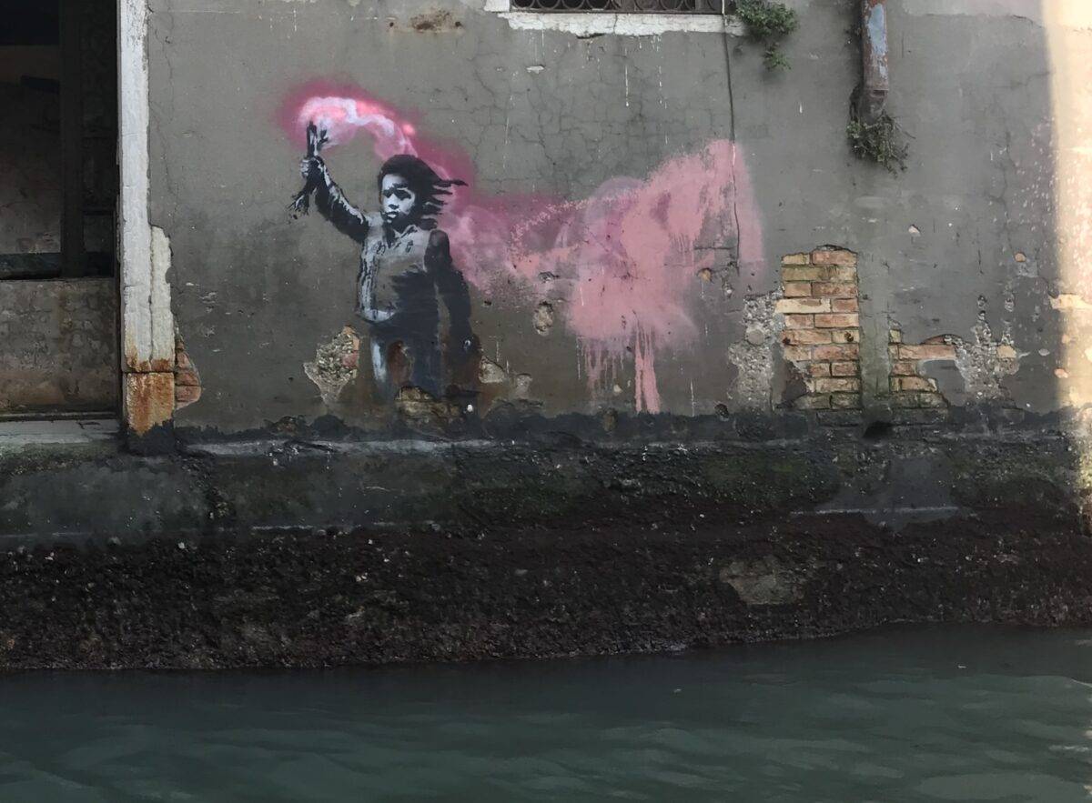 Banksy a Venezia: al via il restauro per il “The Migrant Child”