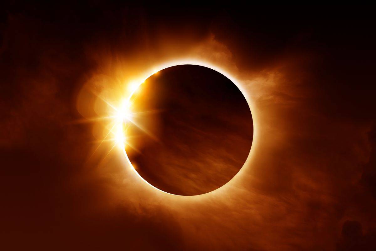 Eclissi solare 2027: il 2 agosto il cielo si spegnerà per 6 minuti