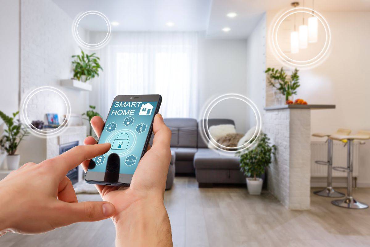 Casa smart: il sogno che ti semplifica la vita può anche spiarti