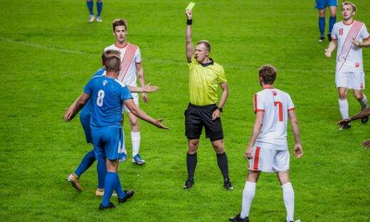 Più tutele per gli arbitri e casco obbligatorio in pista: cosa cambia con il Decreto Sport