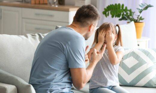 «Fai schifo, cicciona»: la Cassazione condanna il padre. Il body shaming in famiglia è reato