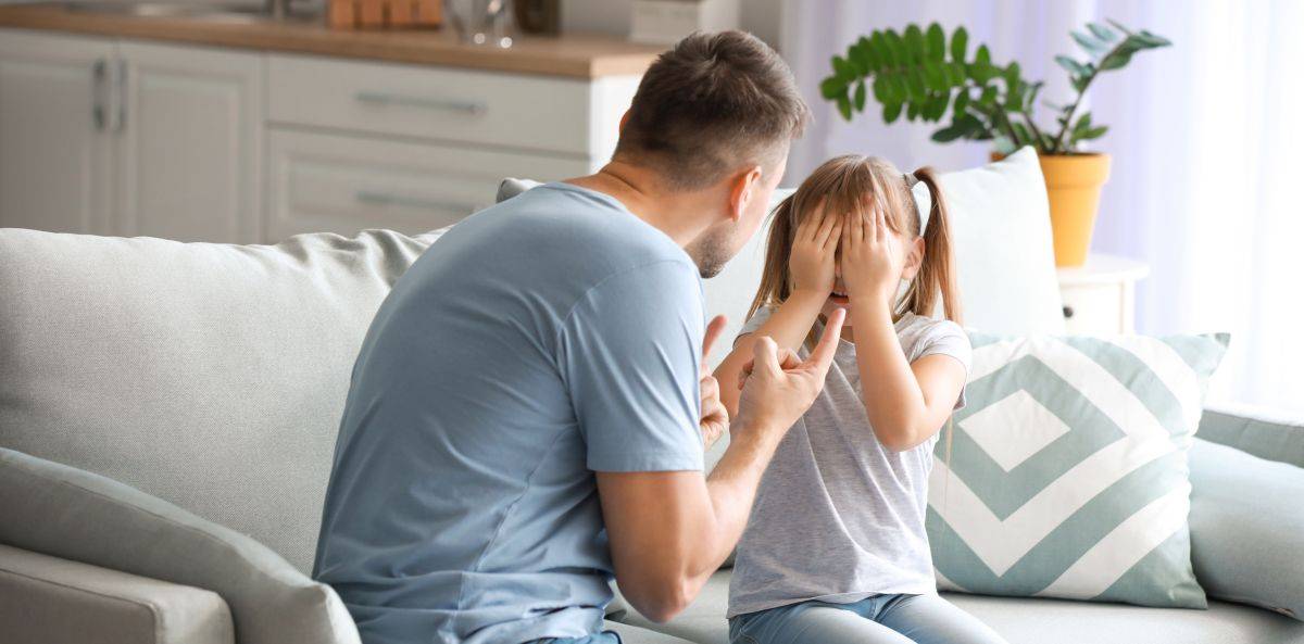 «Fai schifo, cicciona»: la Cassazione condanna il padre. Il body shaming in famiglia è reato
